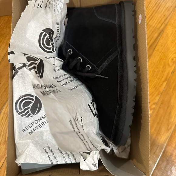 UGG Neumel Boots Women’s - Picture 3 of 6